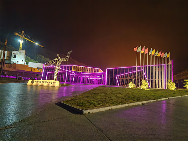 城市亮化是现代城市建设的重要组成部分，它不仅可以美化城市的夜景，还能提升城市的整体形象。随着科技的不断进步，城市亮化也得到了更多的关注和创新。本文将介绍一些关于城市亮化的创意和技术，帮助读者了解玛曲城市亮化的重要性以及如何进行玛曲城市亮化的规划和实施。