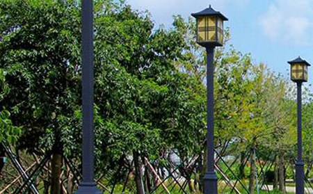 太阳能玛曲庭院灯价格为何差三倍？关键看这几点